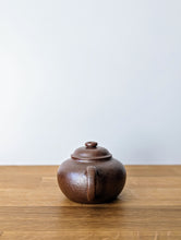 Load image into Gallery viewer, AYT_buttonteapot_Quynh_handle