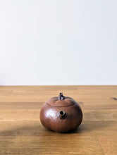Load image into Gallery viewer, NewPumpkinTeapot_5_Quynh_spout