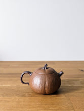 Load image into Gallery viewer, PumpkinTeapot_5_Quynh_left