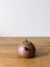 Load image into Gallery viewer, PumpkinTeapot_5_Quynh_spout