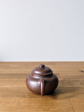 Load image into Gallery viewer, Squash_Var2_teapot_Quynh_back